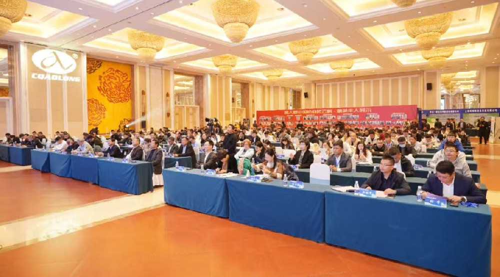 甘肅前進(jìn)“牛人”在第八屆中國奶業(yè)風(fēng)云榜公益評選頒獎慶典上斬獲多項(xiàng)殊榮