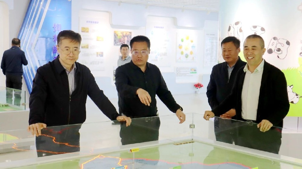 農業(yè)農村部科技發(fā)展中心黨委書記李巖一行到甘肅前進集團調研